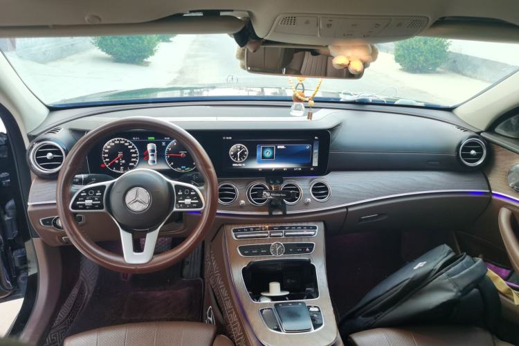 Used Mercedes-Benz E-Class 2020 E 260 L Center Console