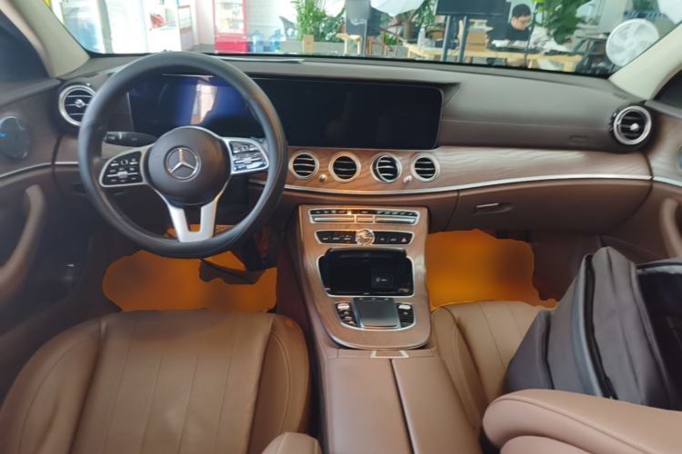 Used Mercedes-Benz E-Class 2020 Facelift E 300 L Stylish Edition Center Console