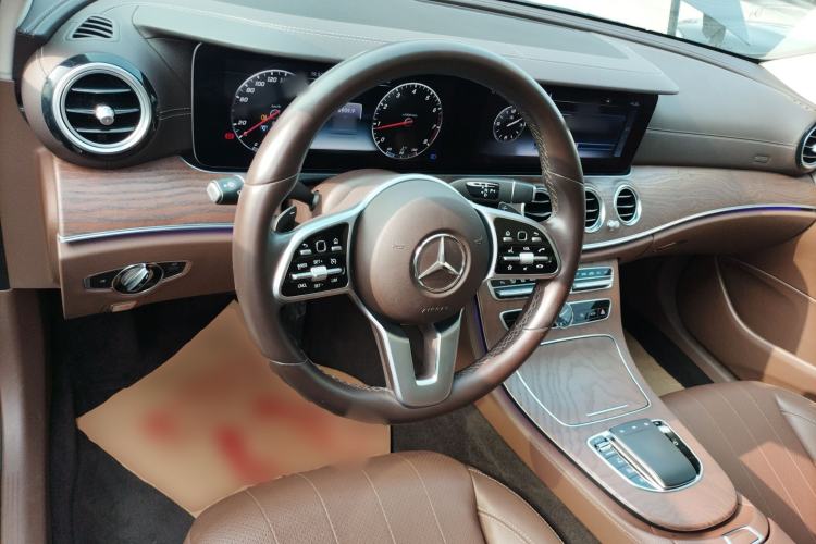 Used Mercedes-Benz E-Class 2020 Facelift E 300 L Stylish Edition Center Console