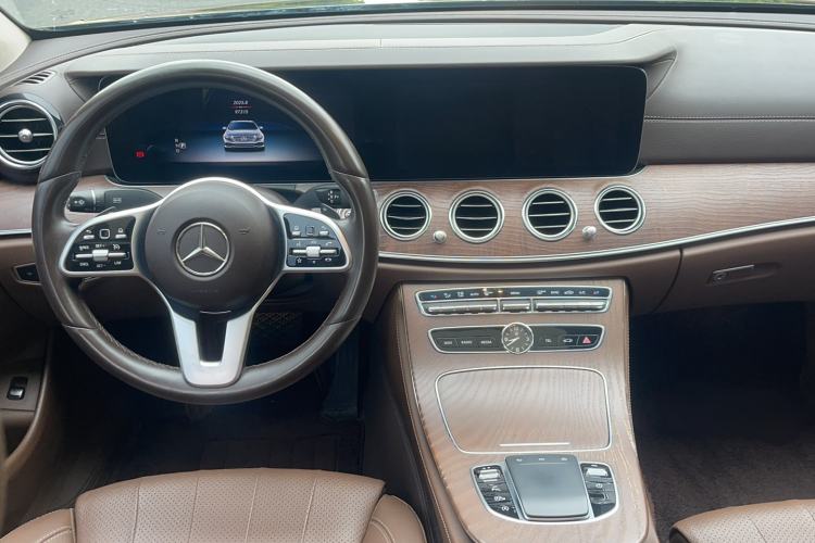 Used Mercedes-Benz E-Class 2020 Facelift E 260 L Center Console