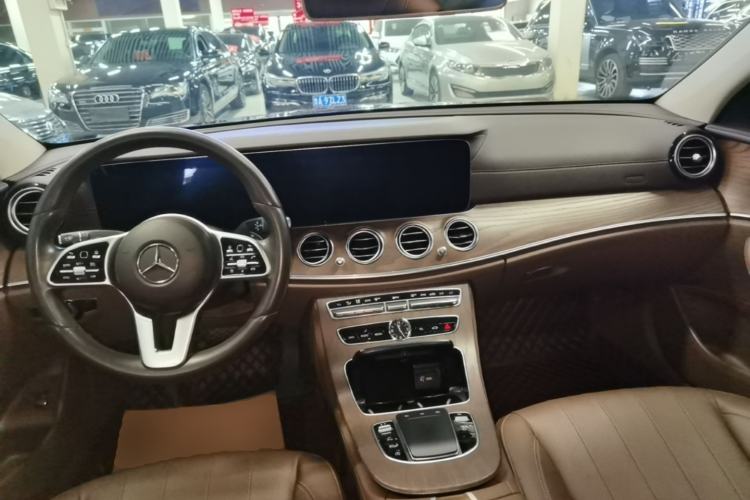 Used Mercedes-Benz E-Class 2020 Facelift E 300 L Stylish Edition Center Console