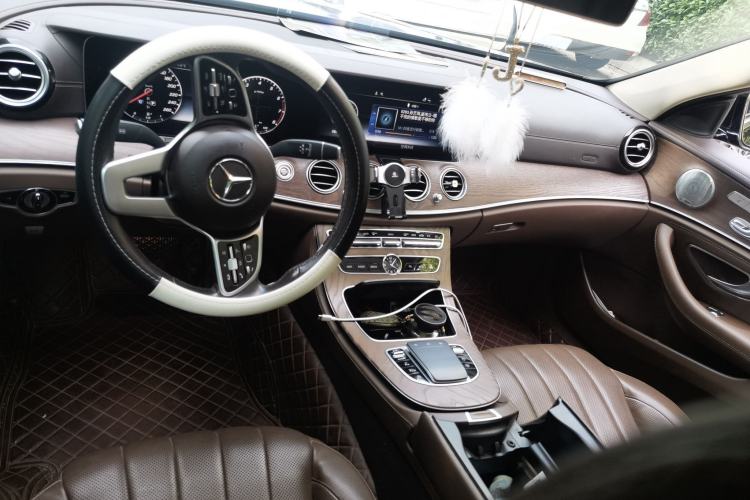 Used Mercedes-Benz E-Class 2020 Restyled E 300 L Exclusive Edition Center Console