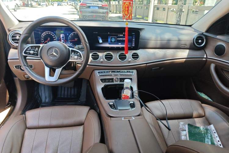 Used Mercedes-Benz E-Class 2020 E 260 L Center Console