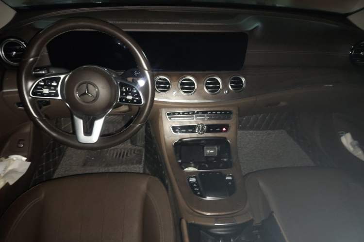 Used Mercedes-Benz E-Class 2020 Facelift E 300 L Stylish Edition Center Console