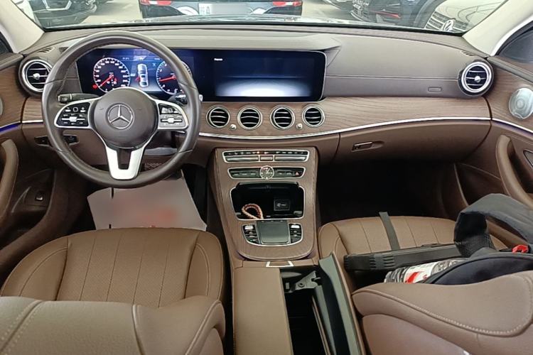 Used Mercedes-Benz E-Class 2020 E 300 L Luxury Model Center Console