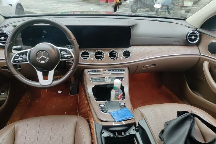 Used Mercedes-Benz E-Class 2020 Facelift E 300 L Stylish Edition Center Console