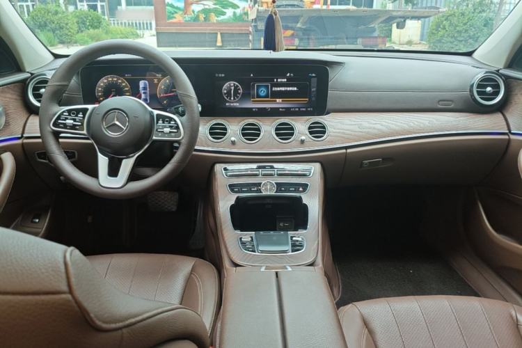Used Mercedes-Benz E-Class 2020 Facelift E 300 L Stylish Edition Center Console