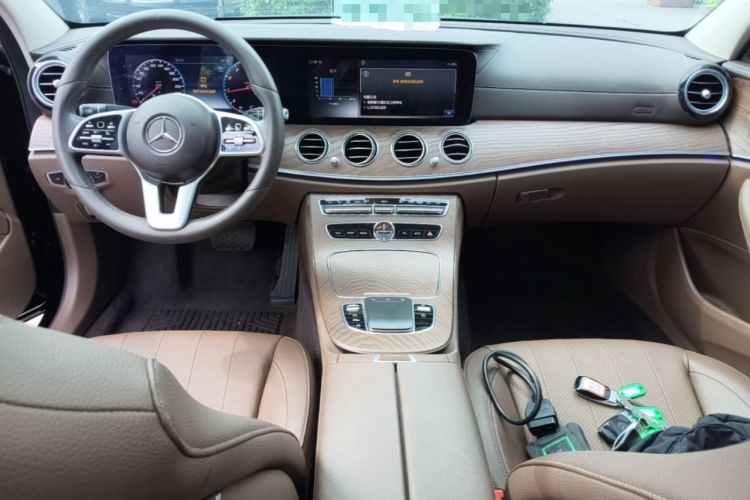 Used Mercedes-Benz E-Class 2020 Facelift E 300 L Stylish Edition Center Console