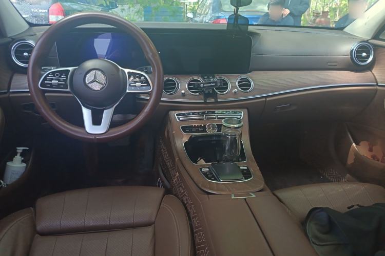 Used Mercedes-Benz E-Class 2020 E 260 L Center Console