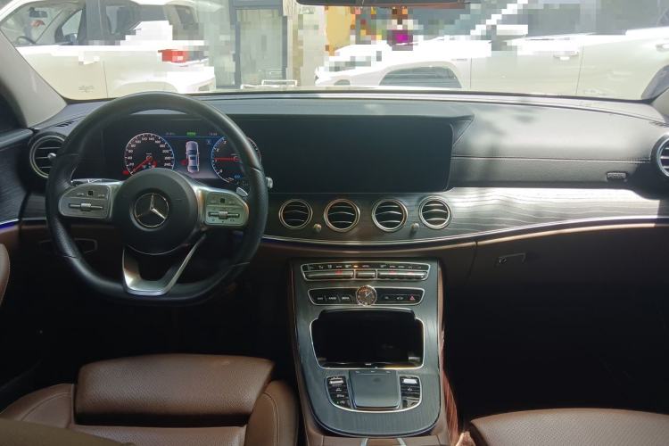 Used Mercedes-Benz E-Class 2020 E 260 L Center Console