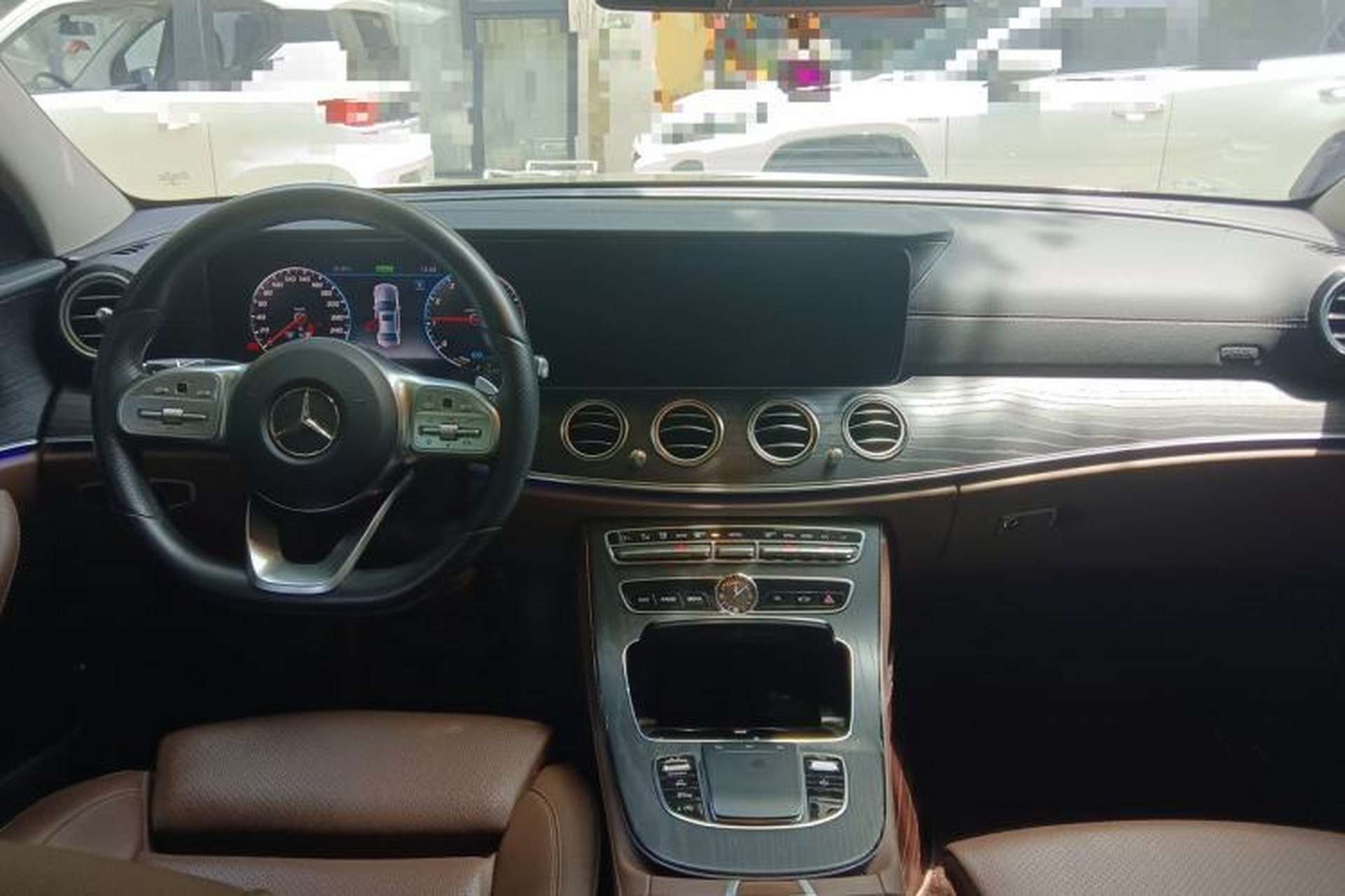Used Mercedes-Benz E-Class 2020 E 260 L Center Console