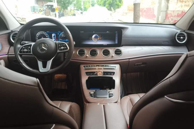 Used Mercedes-Benz E-Class 2020 Restyled E 300 L Exclusive Edition Center Console