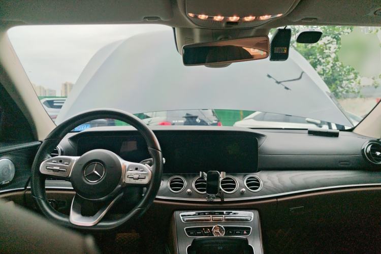 Used Mercedes-Benz E-Class 2020 E 300 L Sport Luxury Edition Center Console