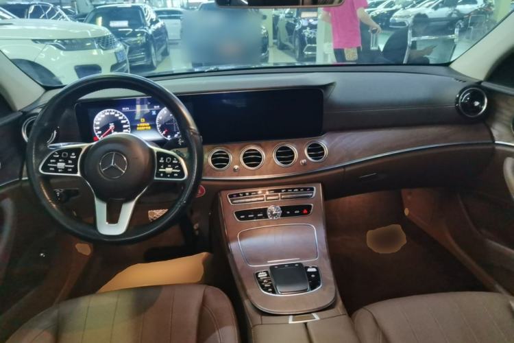 Used Mercedes-Benz E-Class 2020 Facelift E 300 L Stylish Edition Center Console