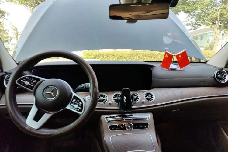 Used Mercedes-Benz E-Class 2020 Facelift E 300 L Stylish Edition Center Console