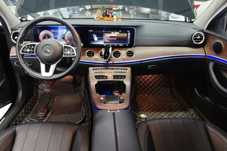 Used Mercedes-Benz E-Class 2020 Facelift E 300 L Stylish Edition Center Console