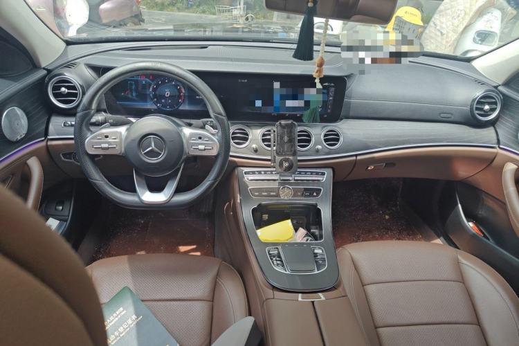 Used Mercedes-Benz E-Class 2020 E 300 L Sport Luxury Edition Center Console