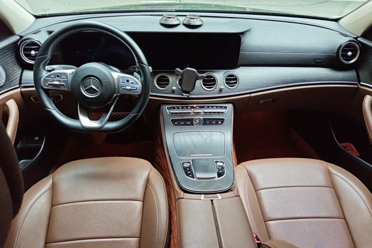 Used Mercedes-Benz E-Class 2020 E 300 L Luxury Model Center Console