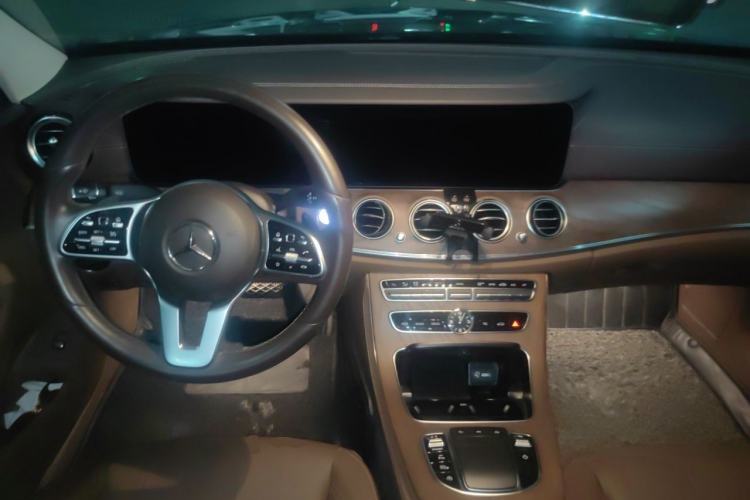 Used Mercedes-Benz E-Class 2020 Facelift E 300 L Stylish Edition Center Console