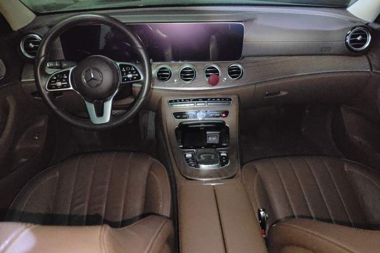 Used Mercedes-Benz E-Class 2020 Restyled E 300 L Exclusive Edition Center Console