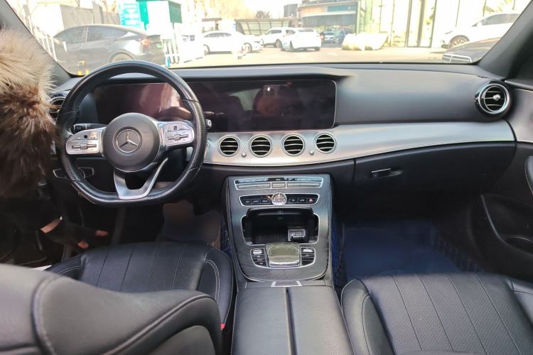 Used Mercedes-Benz E-Class 2020 E 260 Sport Edition 4MATIC Center Console