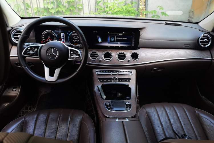 Used Mercedes-Benz E-Class 2020 Restyled E 300 L Exclusive Edition Center Console