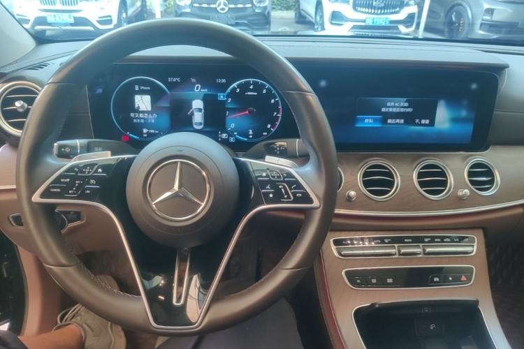 Used Mercedes-Benz E-Class 2020 E 300 L Luxury Model Center Console