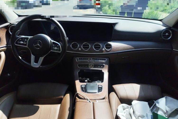 Used Mercedes-Benz E-Class 2020 E 260 L 4MATIC Center Console