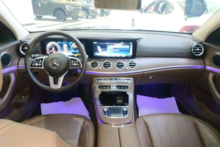 Used Mercedes-Benz E-Class 2020 Facelift E 300 L Stylish Edition Center Console