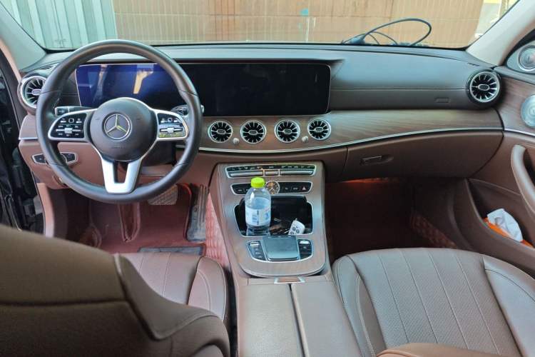 Used Mercedes-Benz E-Class 2020 Facelift E 300 L Stylish Edition Center Console