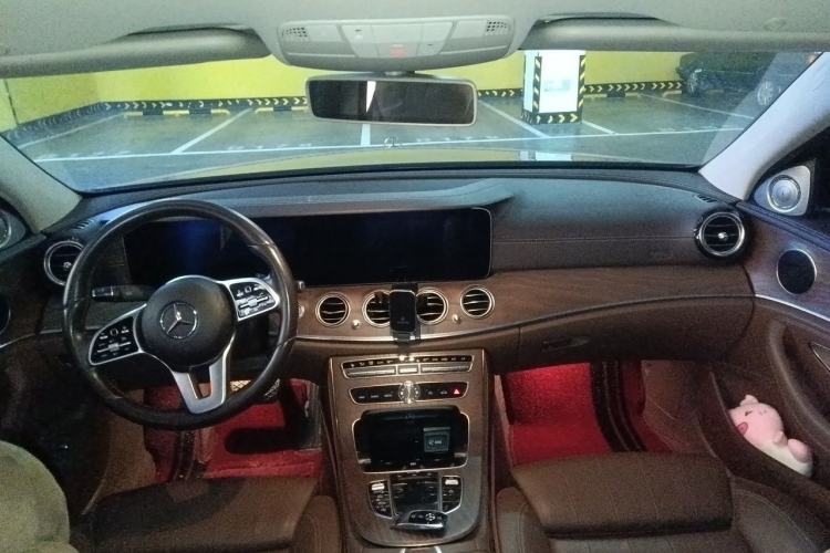 Used Mercedes-Benz E-Class 2020 E 260 L Center Console