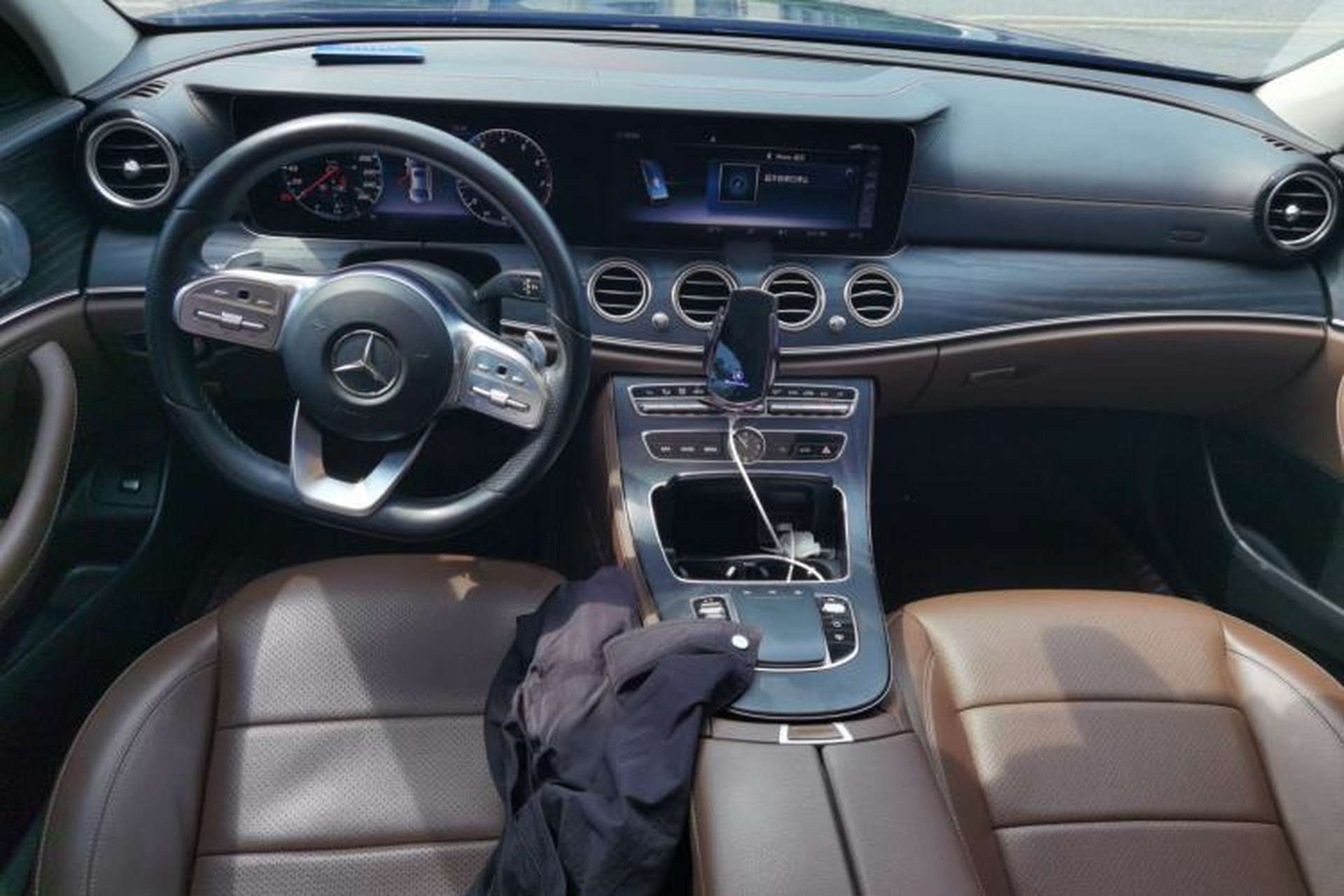 Used Mercedes-Benz E-Class 2020 E 300 L Sport Luxury Edition Center Console