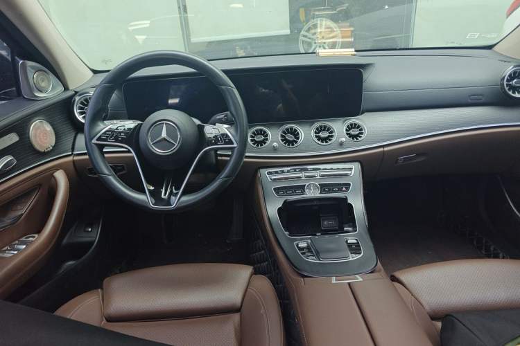 Used Mercedes-Benz E-Class 2020 E 260 L Sport Edition Center Console