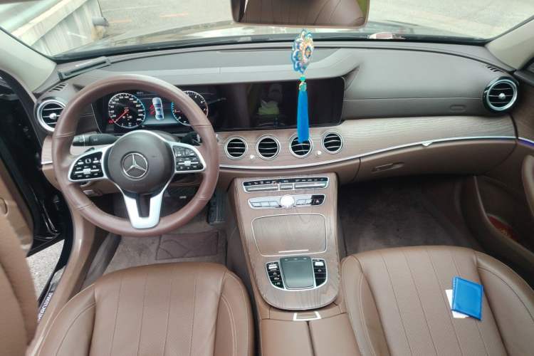 Used Mercedes-Benz E-Class 2020 Facelift E 300 L Stylish Edition Center Console