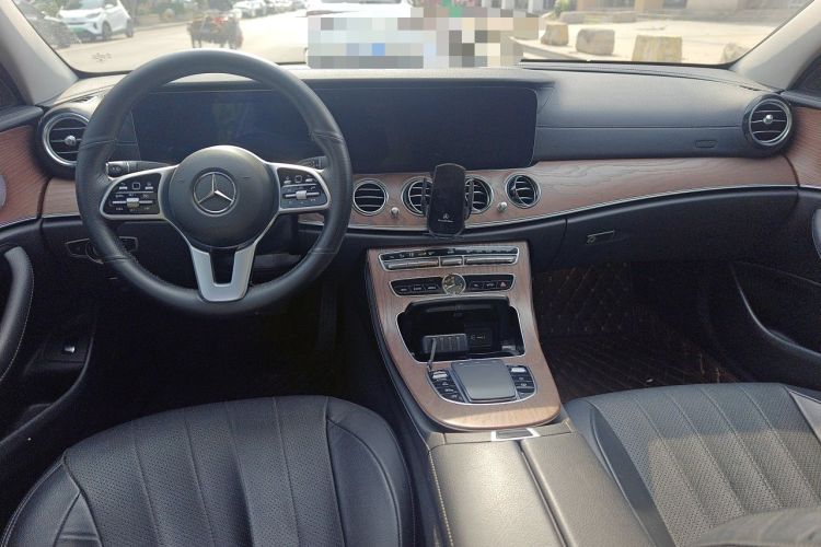 Used Mercedes-Benz E-Class 2020 E 300 L Luxury Model Center Console