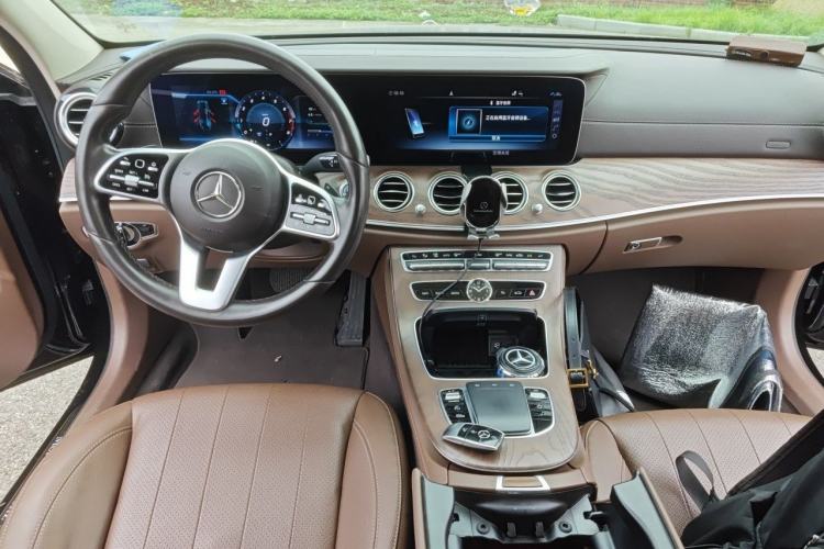 Used Mercedes-Benz E-Class 2020 Facelift E 300 L Stylish Edition Center Console