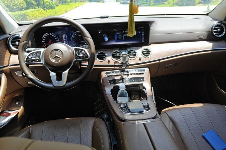 Used Mercedes-Benz E-Class 2020 E 300 L Luxury Model Center Console
