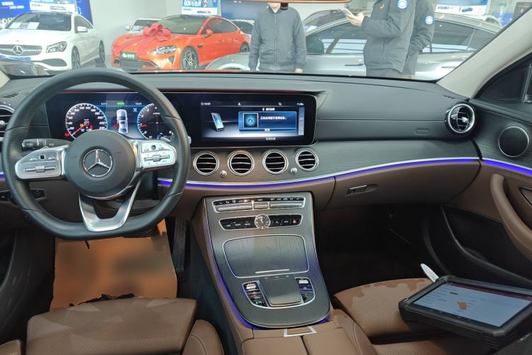 Used Mercedes-Benz E-Class 2020 E 260 L Sport 4MATIC Center Console