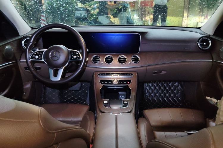 Used Mercedes-Benz E-Class 2020 E 260 L Center Console