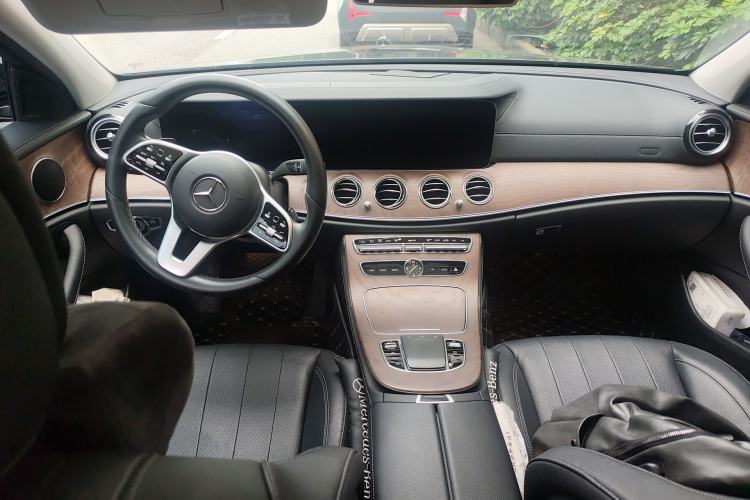 Used Mercedes-Benz E-Class 2020 Facelift E 300 L Stylish Edition Center Console