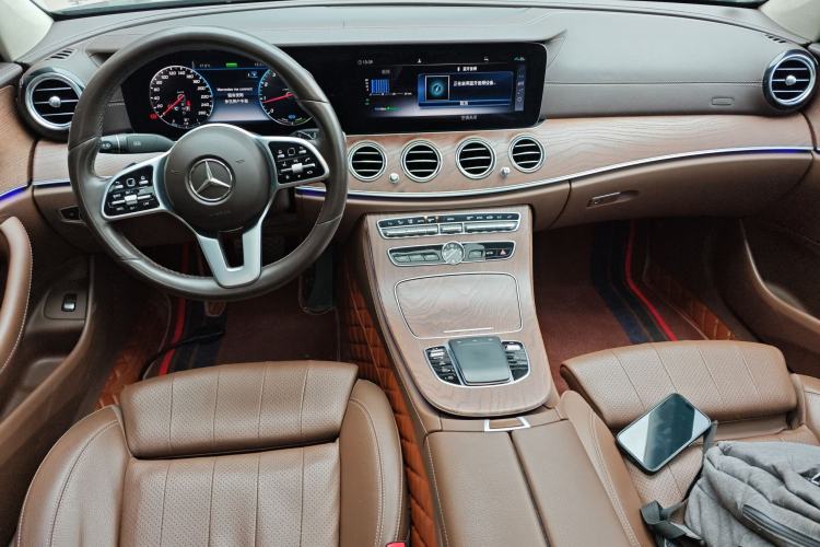 Used Mercedes-Benz E-Class 2020 E 260 L Center Console