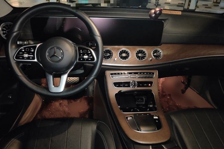 Used Mercedes-Benz E-Class 2020 Facelift E 300 L Stylish Edition Center Console