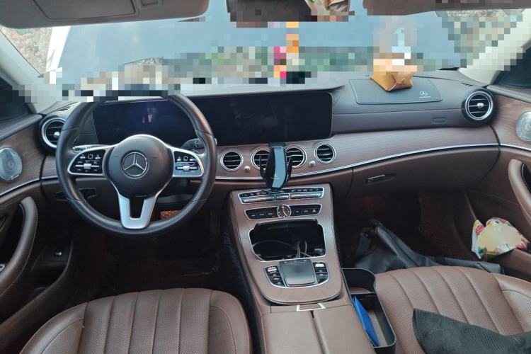 Used Mercedes-Benz E-Class 2020 E 300 L Luxury Model Center Console