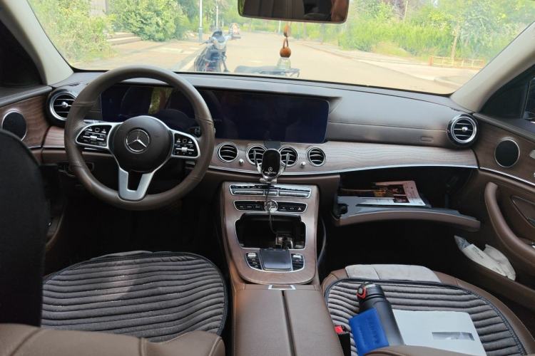 Used Mercedes-Benz E-Class 2020 Facelift E 300 L Stylish Edition Center Console