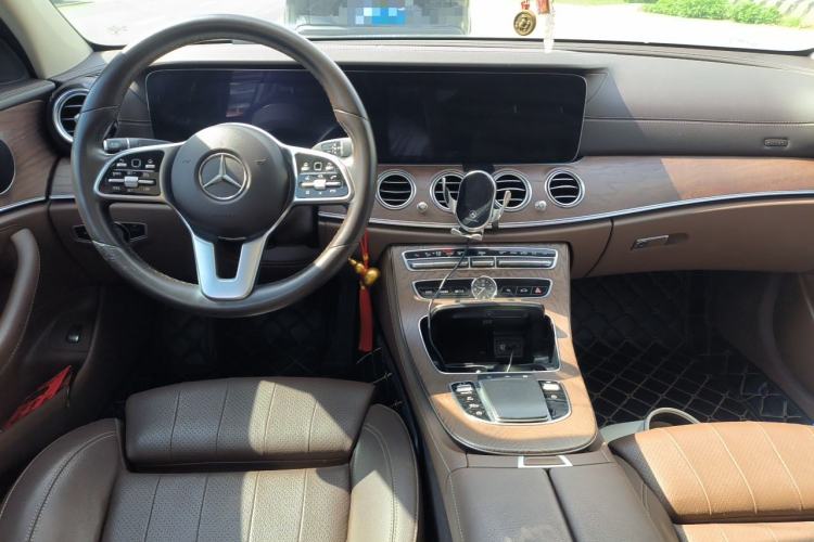 Used Mercedes-Benz E-Class 2020 Facelift E 260 L Center Console