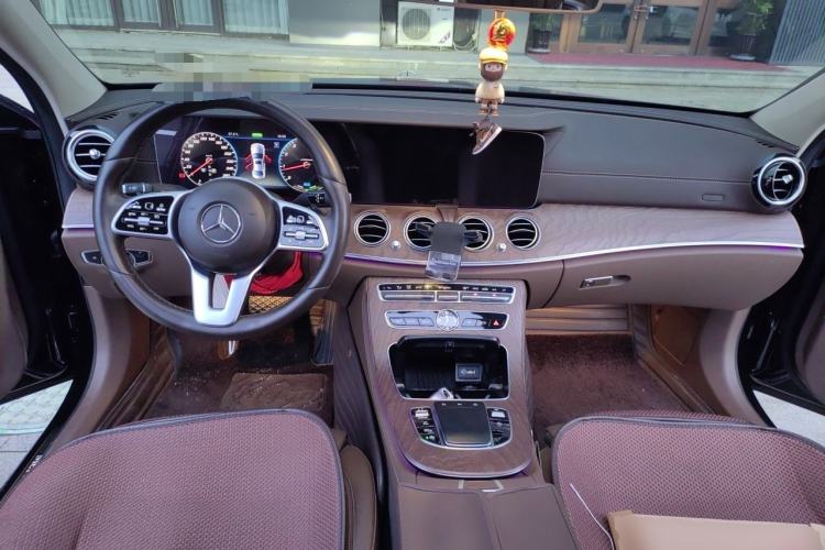 Used Mercedes-Benz E-Class 2020 E 260 L 4MATIC Center Console