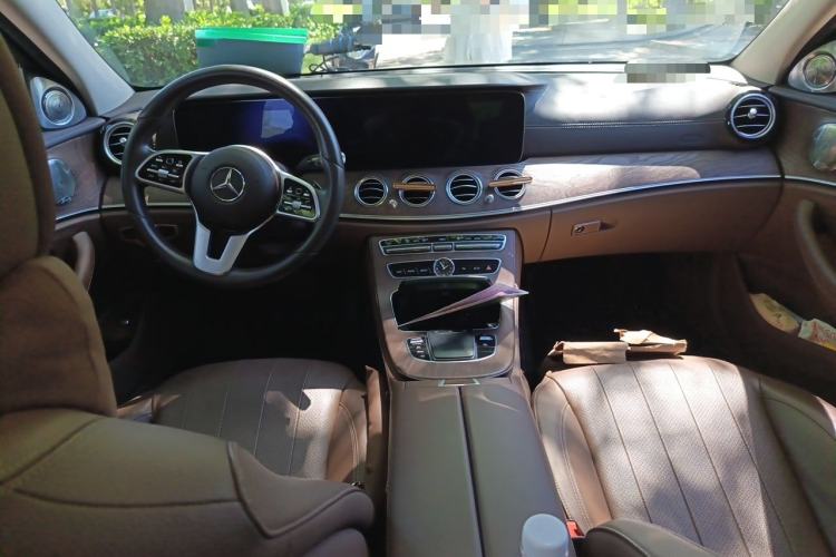 Used Mercedes-Benz E-Class 2020 Facelift E 300 L Stylish Edition Center Console
