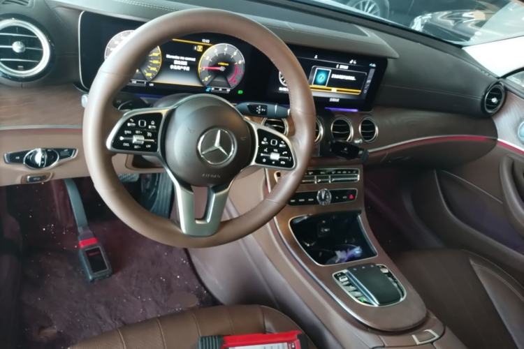 Used Mercedes-Benz E-Class 2020 E 300 L Luxury Model Center Console