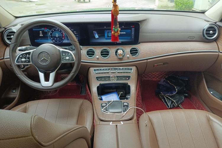 Used Mercedes-Benz E-Class 2020 Facelift E 300 L Stylish Edition Center Console