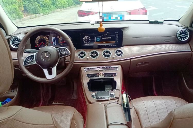 Used Mercedes-Benz E-Class 2020 Facelift E 300 L Stylish Edition Center Console